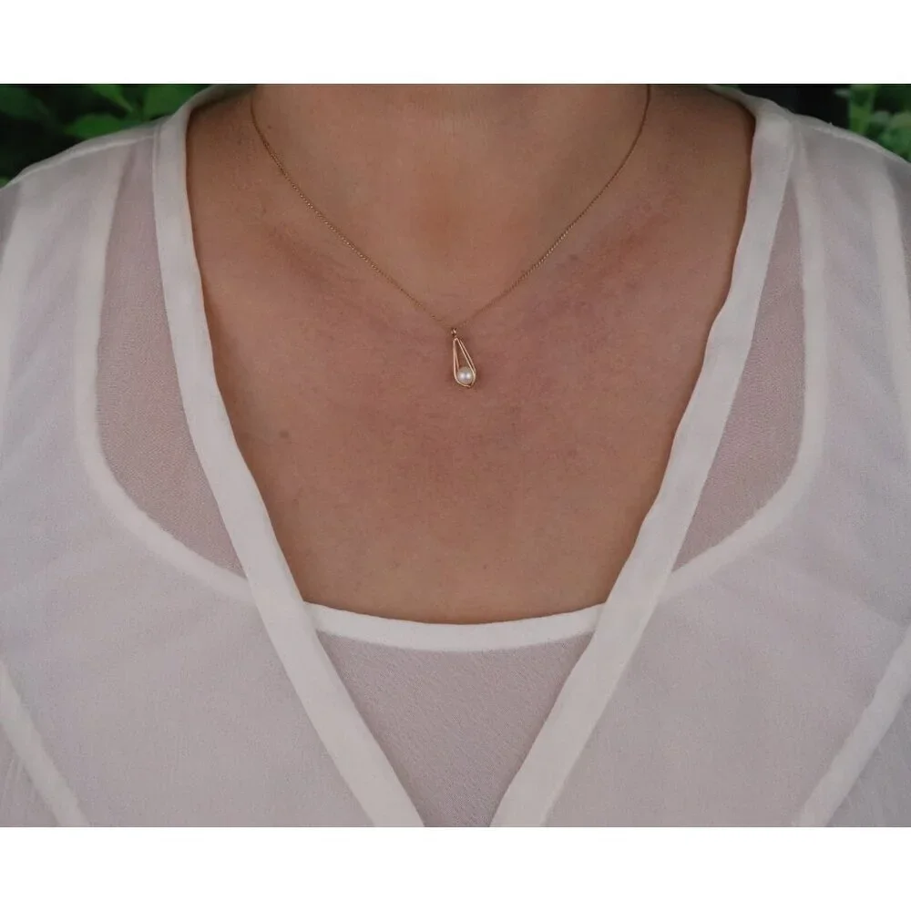 14k Yellow Gold Freshwater Pearl Necklace 15" Chain Petite Woman Teen Child - Picture 4 of 8